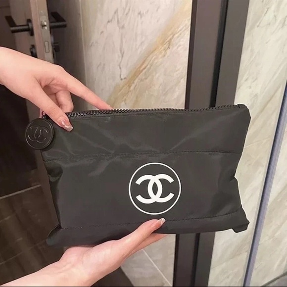 CHANEL Black Quilted Makeup Clutch New - Picture 2 of 6